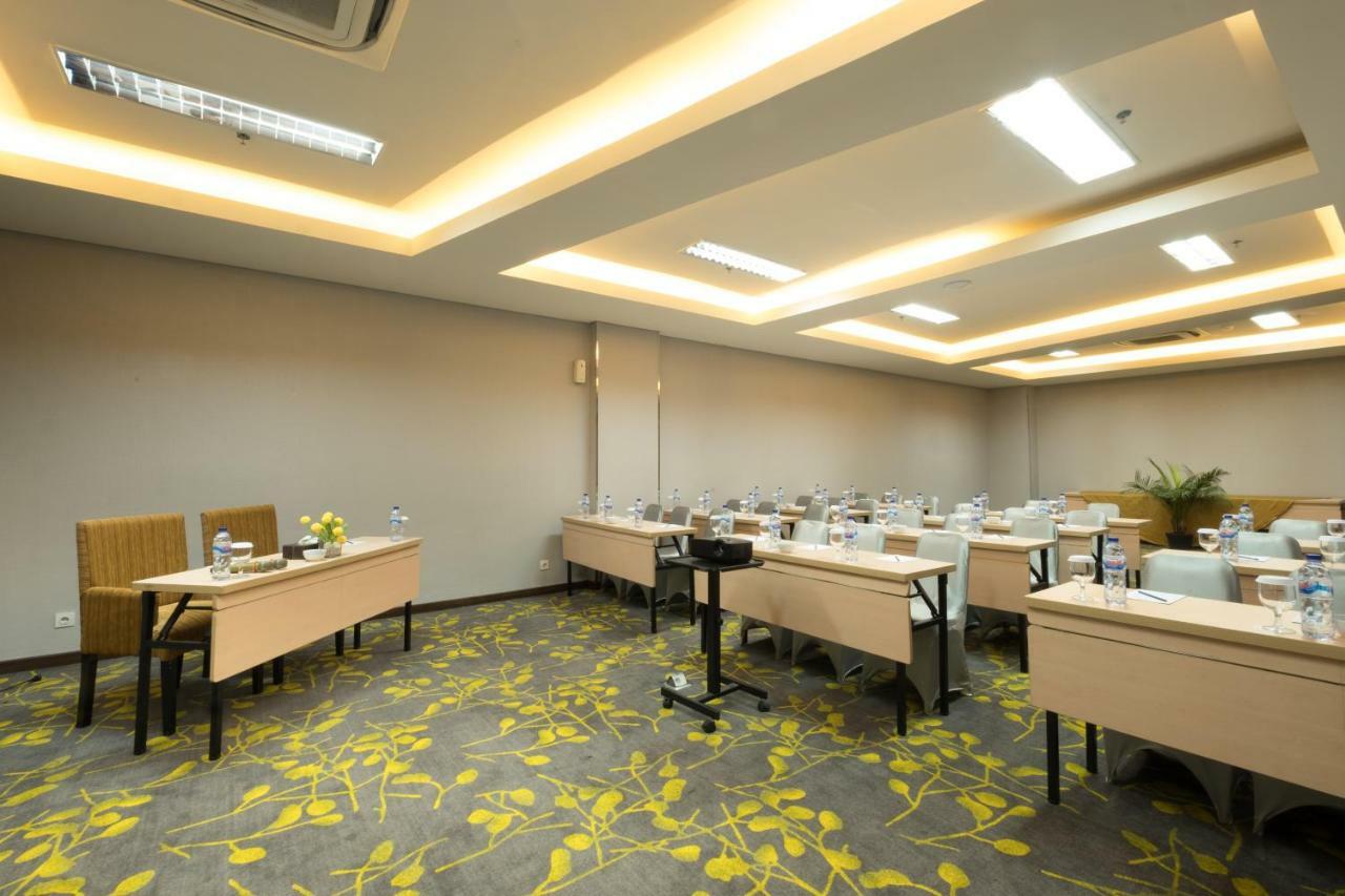 Hotel 88 Itc Fatmawati Jakarta By Wh Luaran gambar