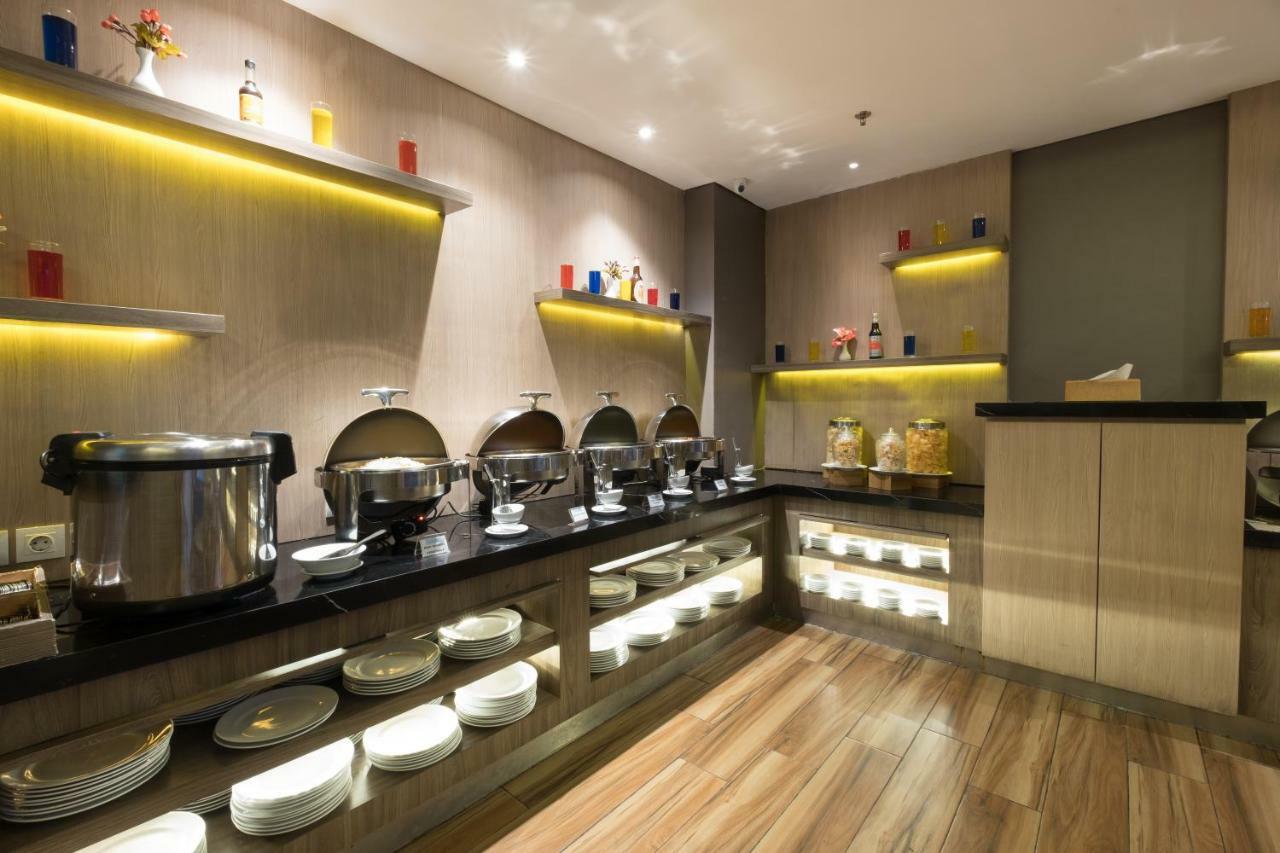 Hotel 88 Itc Fatmawati Jakarta By Wh Luaran gambar
