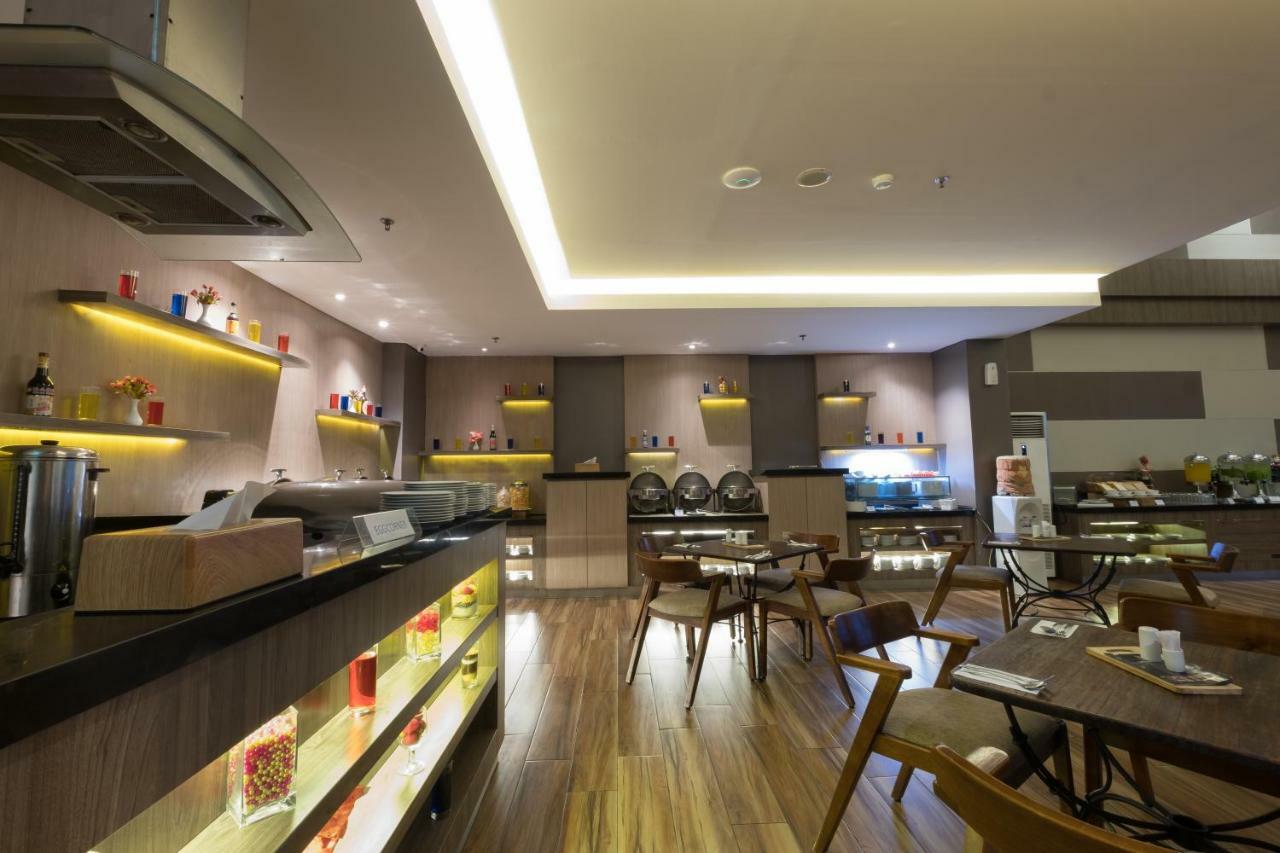 Hotel 88 Itc Fatmawati Jakarta By Wh Luaran gambar